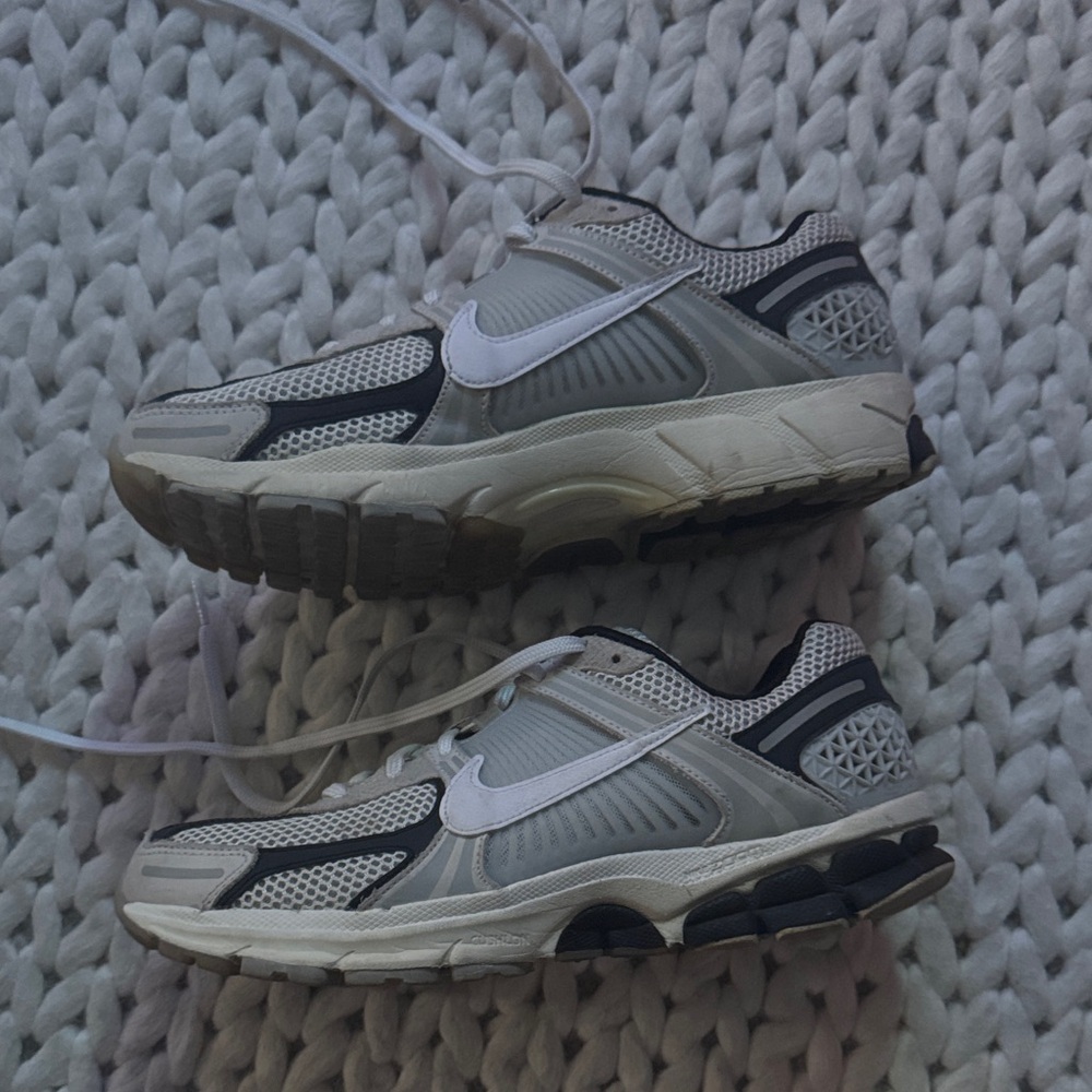 Men's Nike Vomeros sz 9